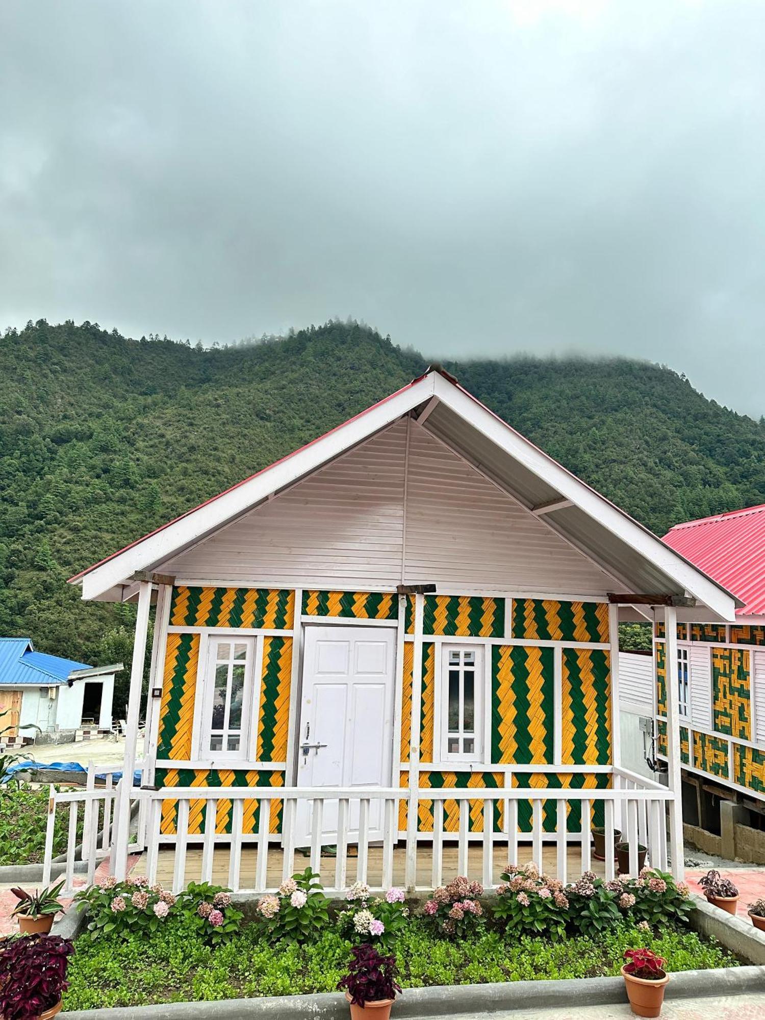 Апартаменты Brokpa Estate Dirang Экстерьер фото